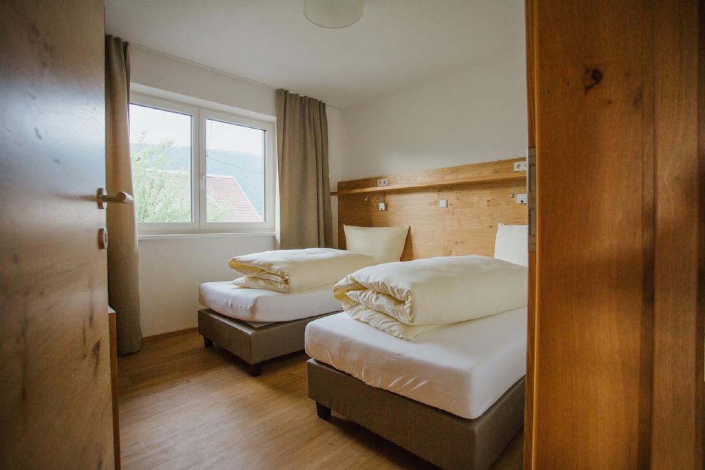 Apartmenthaus Strasswirt De Luxe Tröpolach Exteriör bild