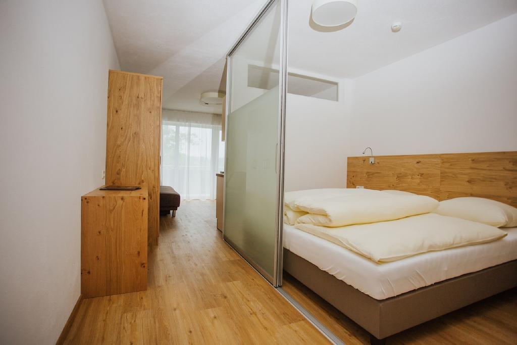 Apartmenthaus Strasswirt De Luxe Tröpolach Exteriör bild