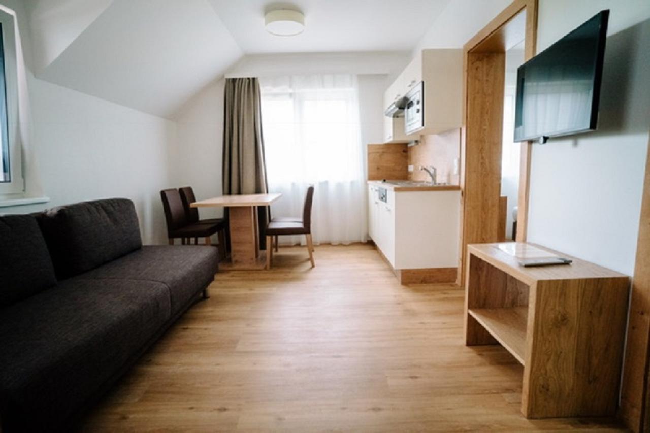 Apartmenthaus Strasswirt De Luxe Tröpolach Exteriör bild
