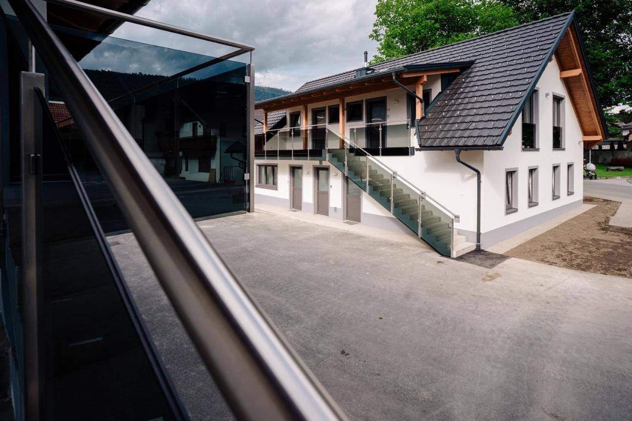 Apartmenthaus Strasswirt De Luxe Tröpolach Exteriör bild
