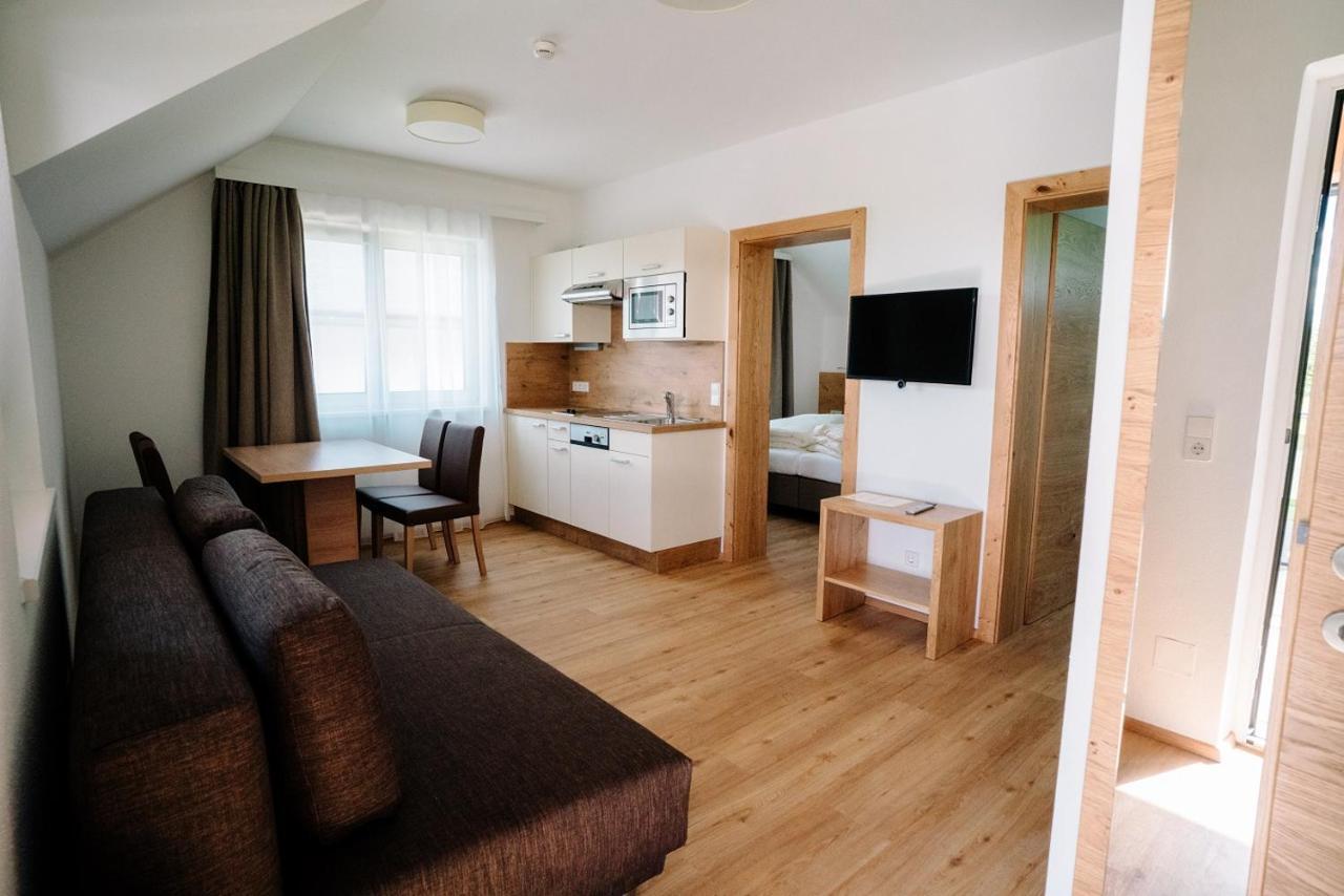 Apartmenthaus Strasswirt De Luxe Tröpolach Exteriör bild